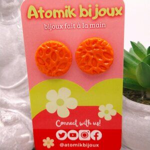 Handmade orange polymer clay earrings. Boucles d'oreilles fait à la main